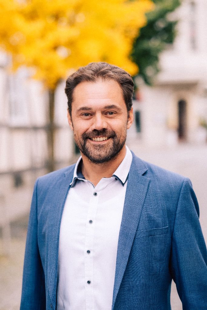 Alexander Kohl - Factoring Alex